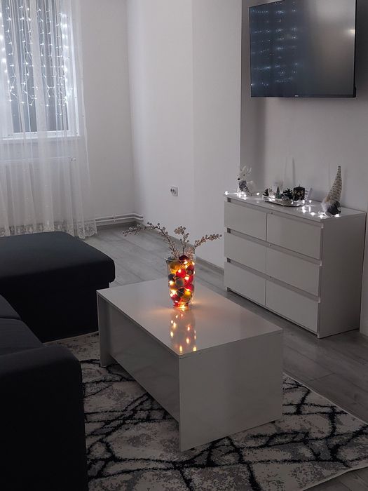 Închiriez garsoniera