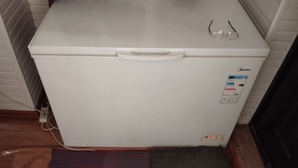 Продам морозильник Midea