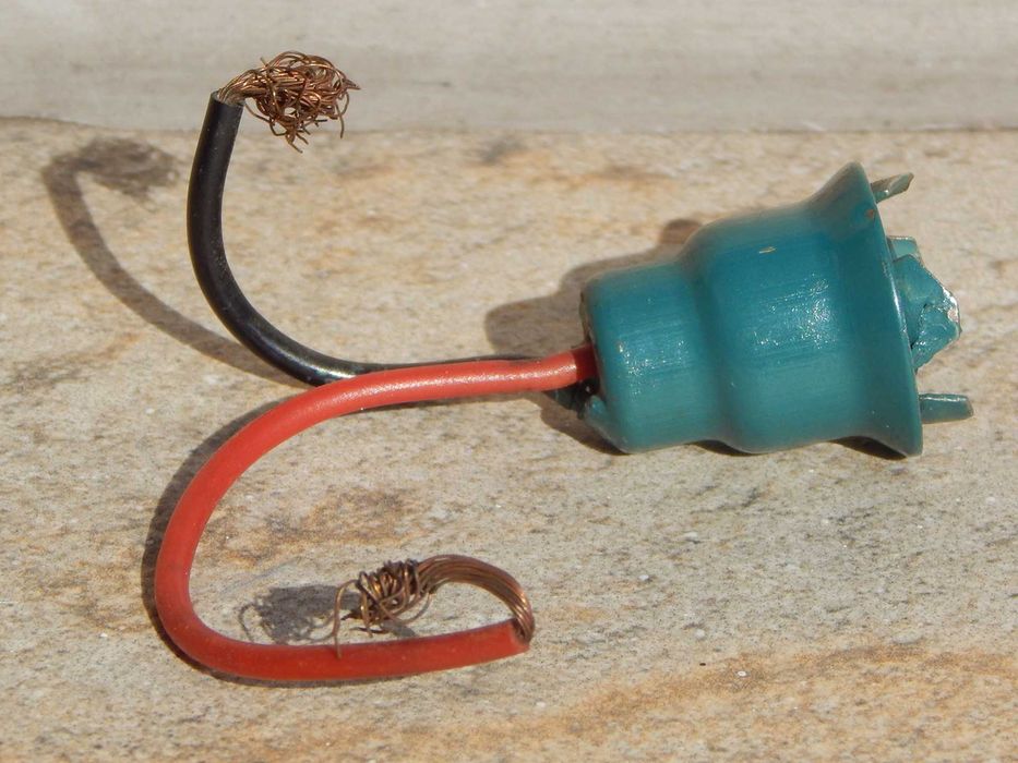 Soclu dulie pentru becuri mici 12 V 3-5 W fabricat URSS