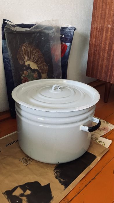 Продам кастрюлю.