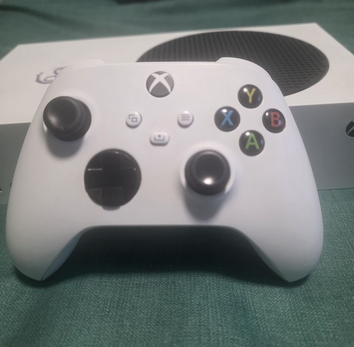 Vand Xbox Series S cu jocuri