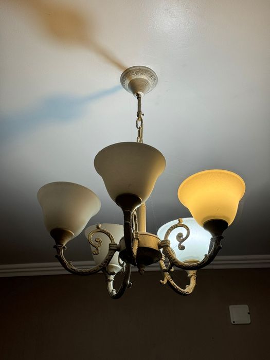 Продам люстру красивую