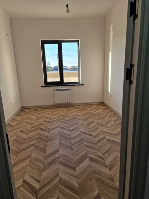Yangi O'zbekiston massivida qurilgan 3 xonali uy ijaraga beriladi.