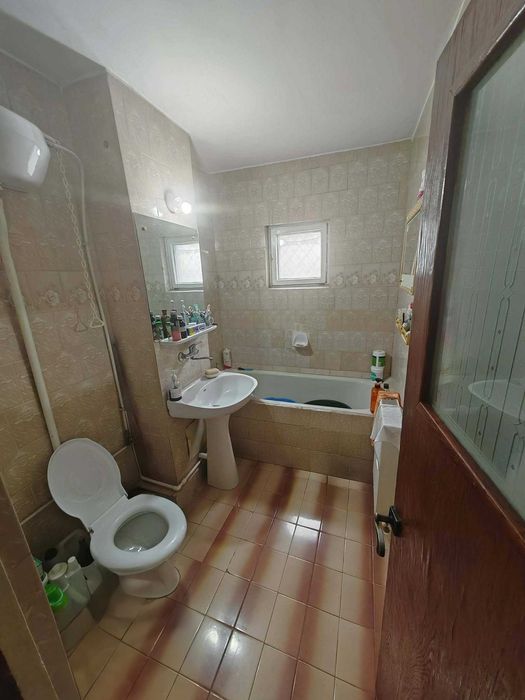De Vanzare Apartament 2 Camere Decomandate - Zona Piata Centrala - Baia Comunala
