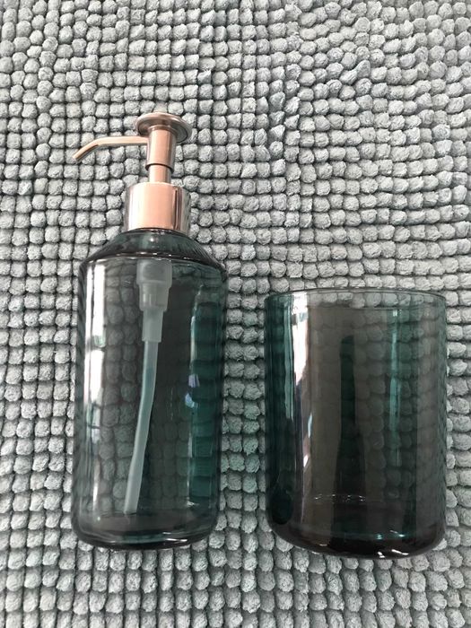 Комплект за баня  IKEA- постелка, дозатор за сапун, поставка...