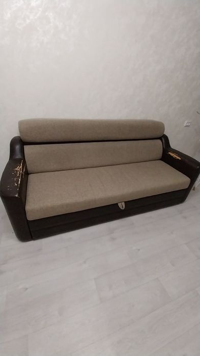 Продам диван б/у. 20000 тг.