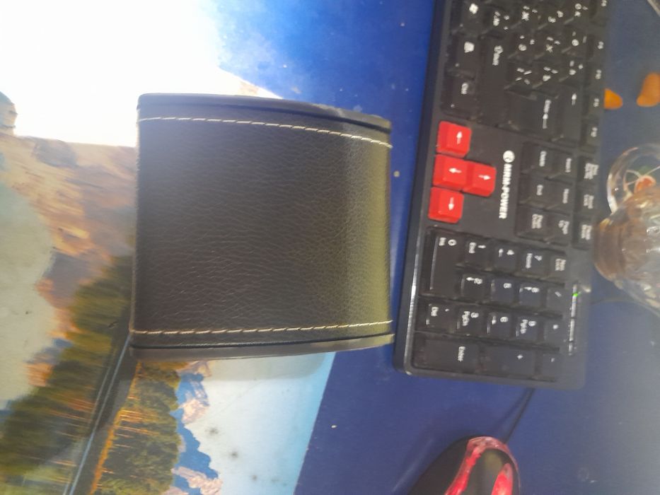 Часы наручные 2 шт, футляр