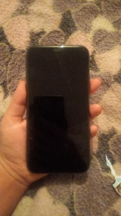 Продам айфон 11 память 64 гб