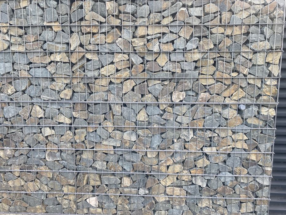 Gard din piatra / gabioane iaz amenajari gradini plante