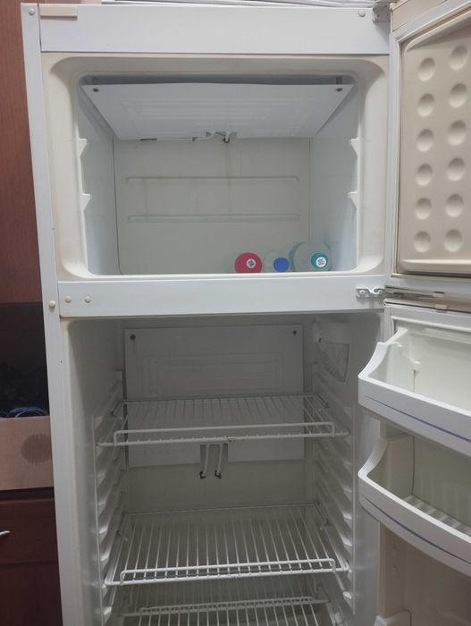 Xolodilnik VESTEL 317letrlik. faqat mator qo'ydirish kerak!