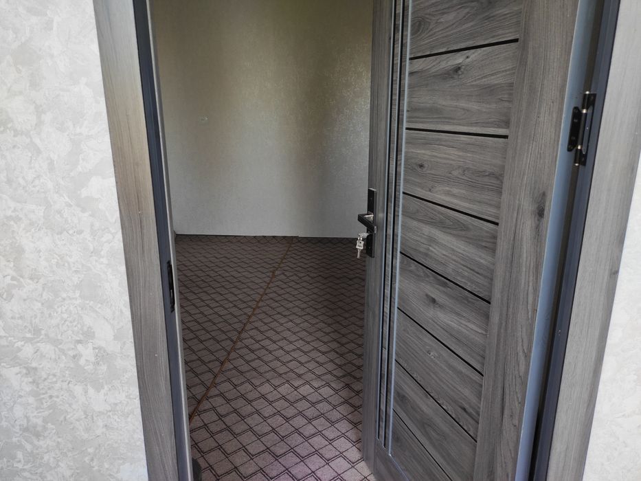 Квартира 3 хона. Янги курилган, катта йул юзига.