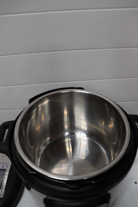 Мултикукър Instant Pot Duo 8л, 1200W, 13 автоматични програми, 37,6x33,5x35,6см