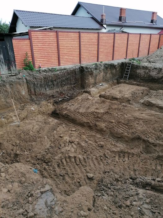 Miniexcavator cu foreza +buldoexcavator