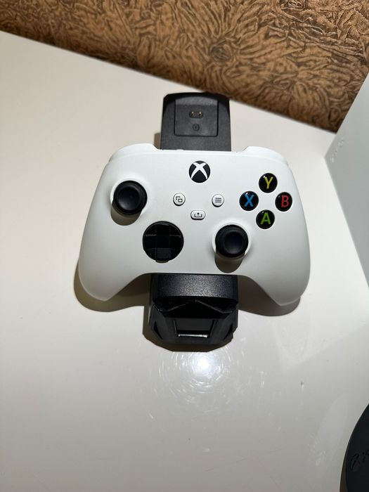 Продавам Xbox Series S и Microsoft Xbox Wireless Headset