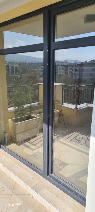 Дограма REHAU (еркерна врата  с прозорец