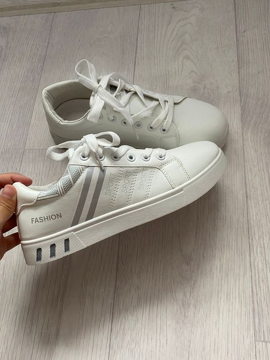 Продам красовки  новые размер 40