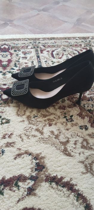 Продам замшевые туфли