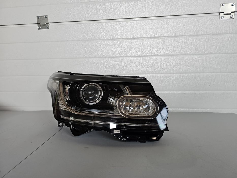 Far dreapta Land Rover Range Rover Vogue