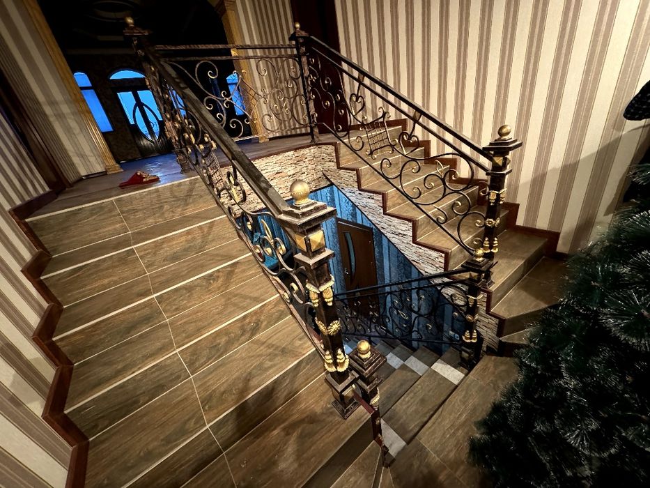 Дом в самом центре  8 соток 2 этажный Охунбобоев