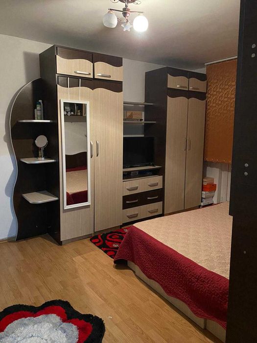 Inchiriez Garsoniera, Drobeta Turnu Severin 38 MP, Etaj 1 Bloc de apartamente, Instalatie de gaz, Strada Crișana(Zona Stomatologie) Pret 900 lei