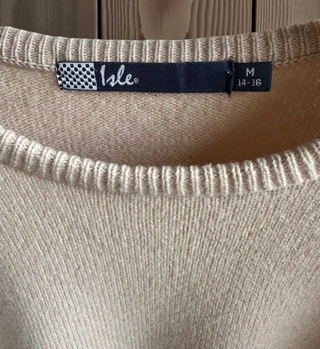 Дамски вйлнен пуловер