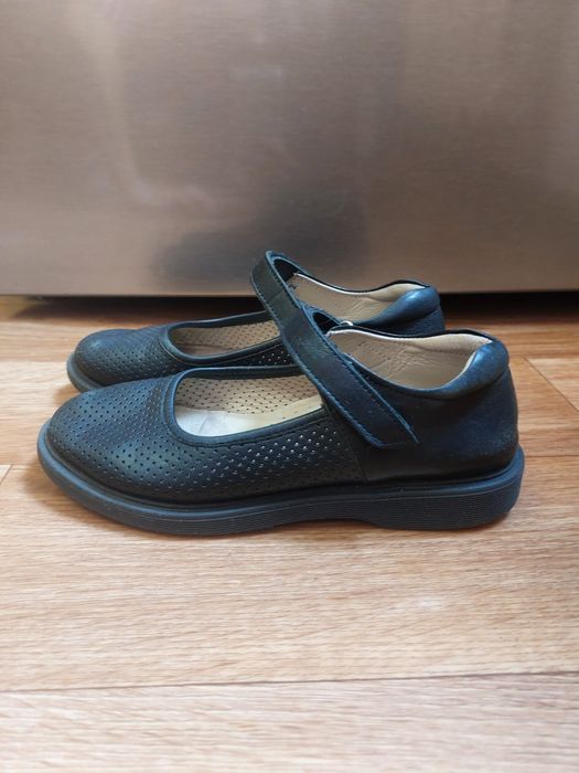 Продам туфли школьные для девочки