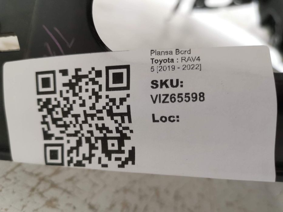 Тойота РАВ4 / Toyota RAV4 Оригинално арматурно табло в добро състояние