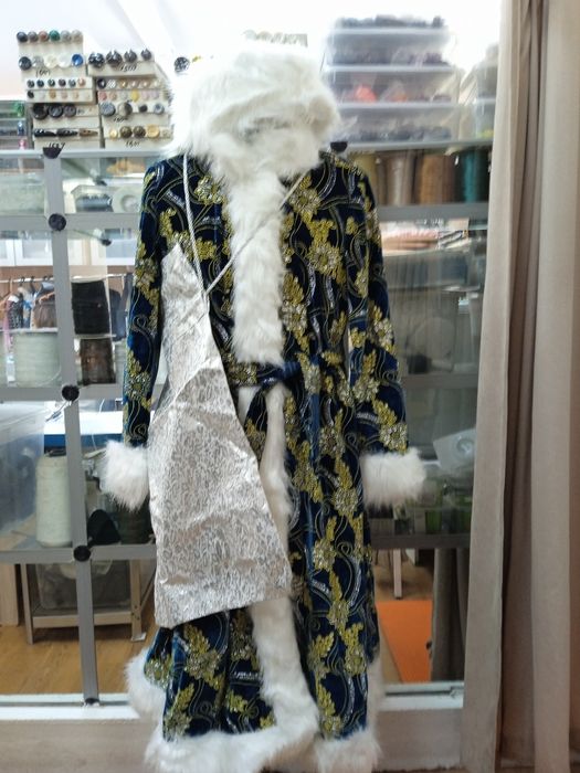 Продам костюм Деда Мороза. Шуба,шапка,пояс,сумка.