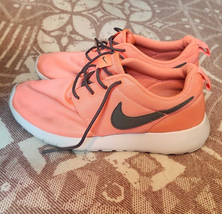 Оригинални дамски маратонки Nike
