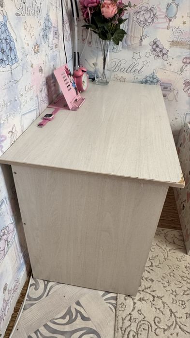 стол письменный  детский
