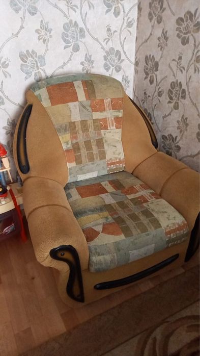 Продам диван с креслами