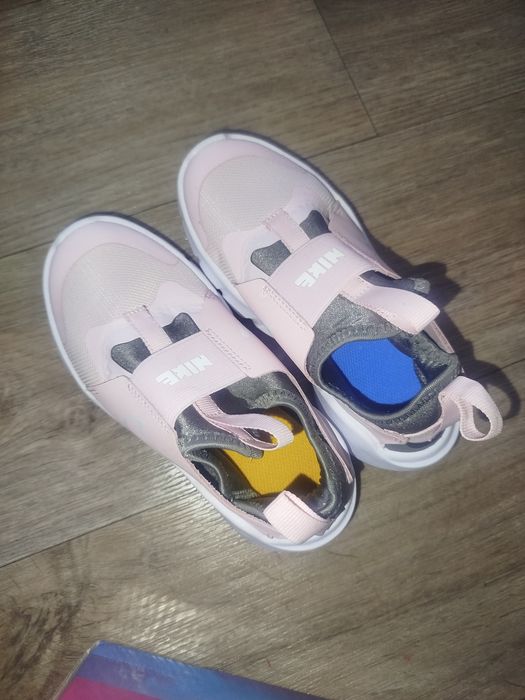 Кроссовки на девоку Nike