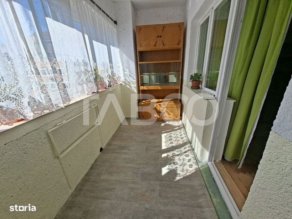 Apartament de inchiriat 2 camere zona Strand etaj 3 bucatarie separata