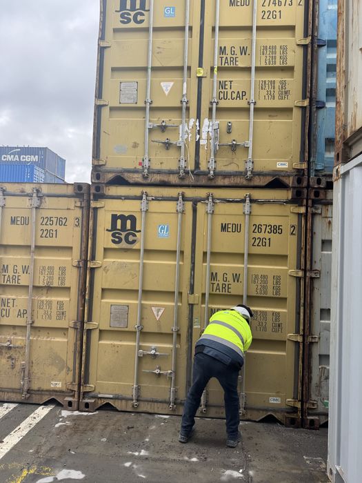 Container maritim depozitare