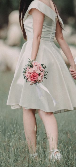 Rochie de doamne de petrecere alba. Marimea:S