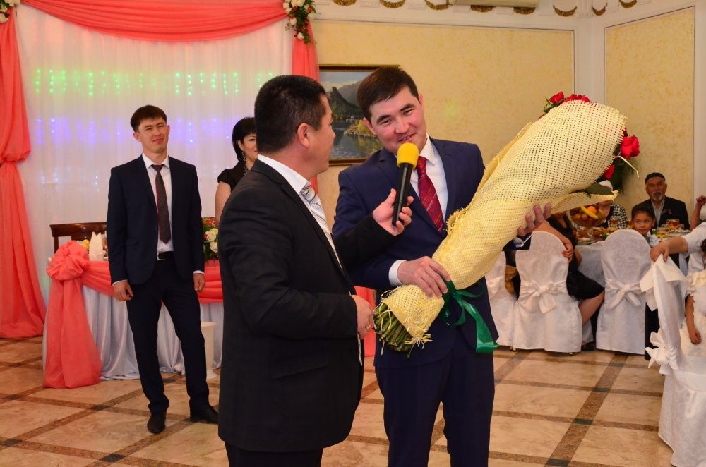 Тамада, Асаба (каз.,двуяз.)