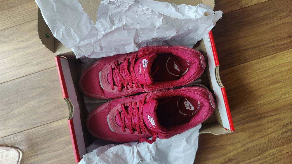 Дамски кецове Nike Venture Runner цвят бордо, 40 номер