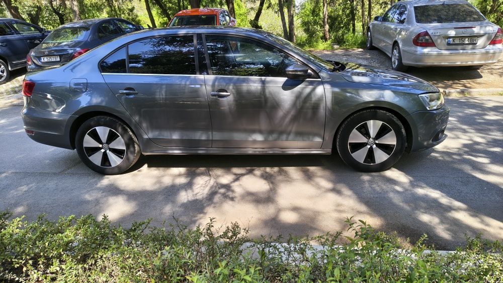 Vw jetta 1.6 tdi Bluemotion 2011г. СПЕШНО