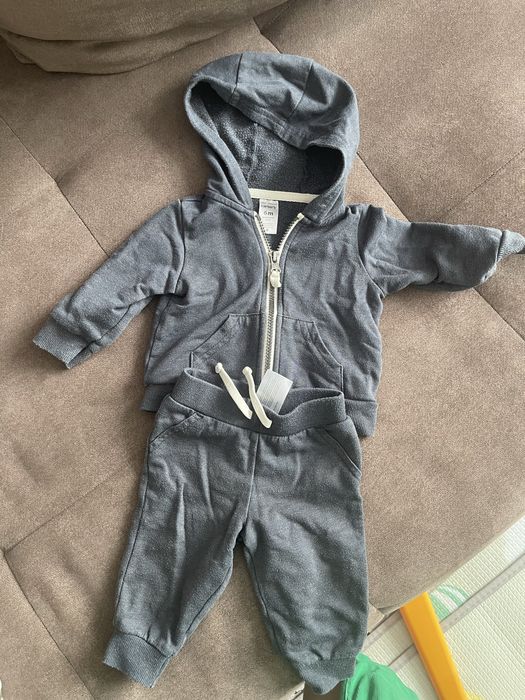 Детская одежда куртки и подушки и бенгок