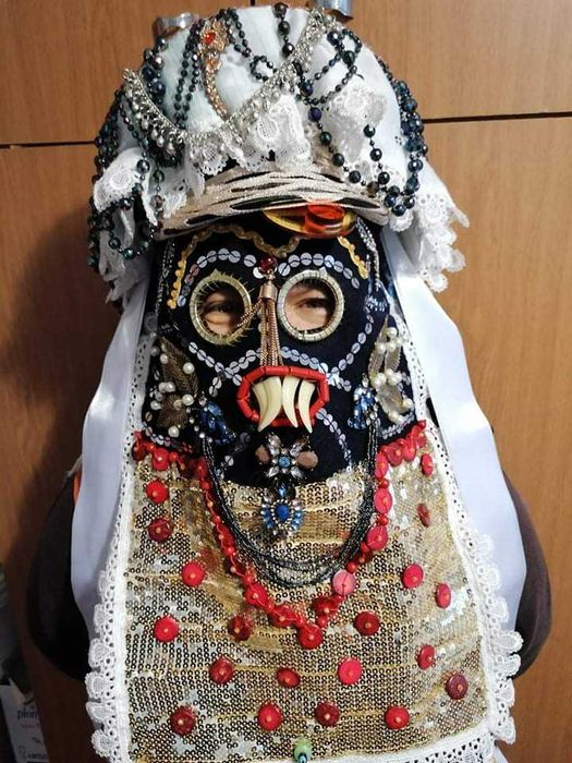 Кукерски маски, декорация механа, битов кът, етно