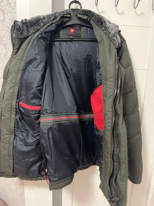 Продам куртки пуховики