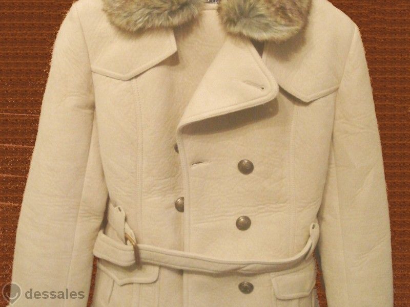 Бежаво палто M-L със сваляща се яка