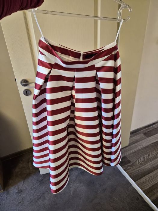 Дълга сатенена пола