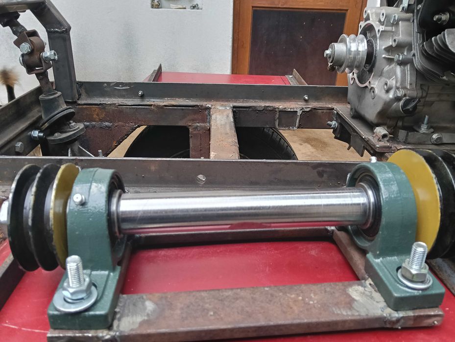 Tractoraș făcut artizanal