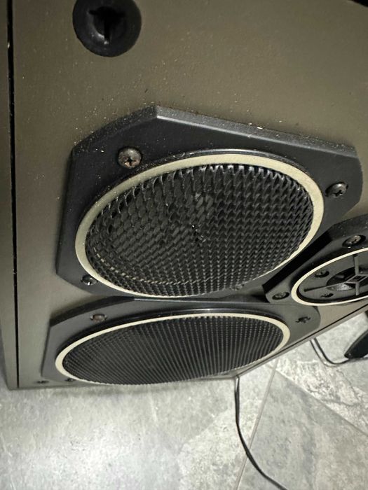 Немски трилентови тонколони Universum