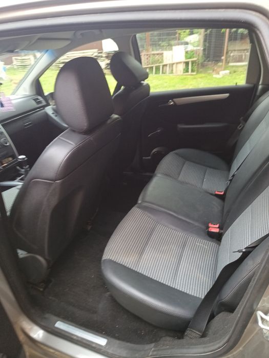 Vând Mercedes B 200
