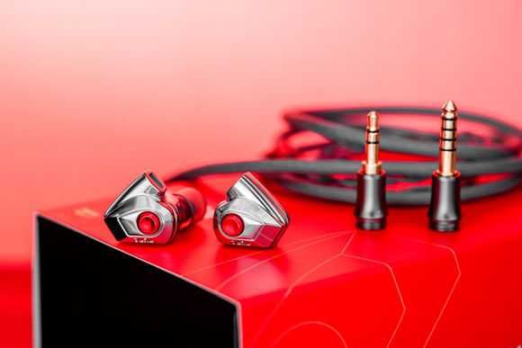 DUNU TITAN S2 — IEM с мощным драйвером и детальным звучанием