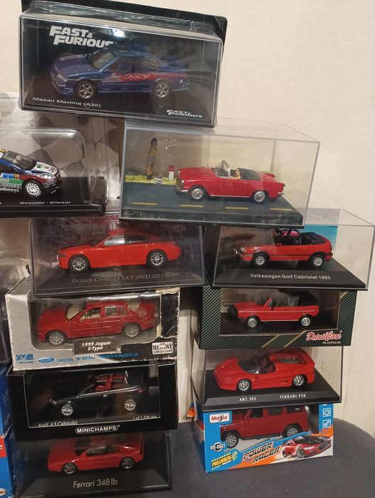 Колекция умалени модели дайкаст diecast
