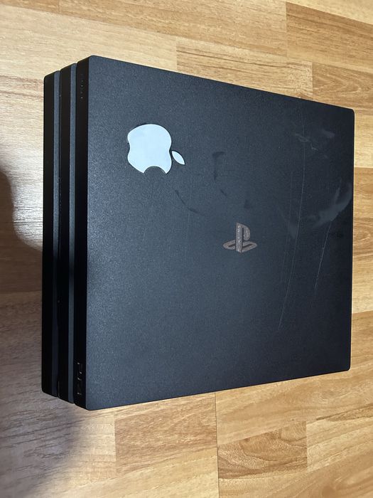 Vand ps4 pro cu 2 controllere