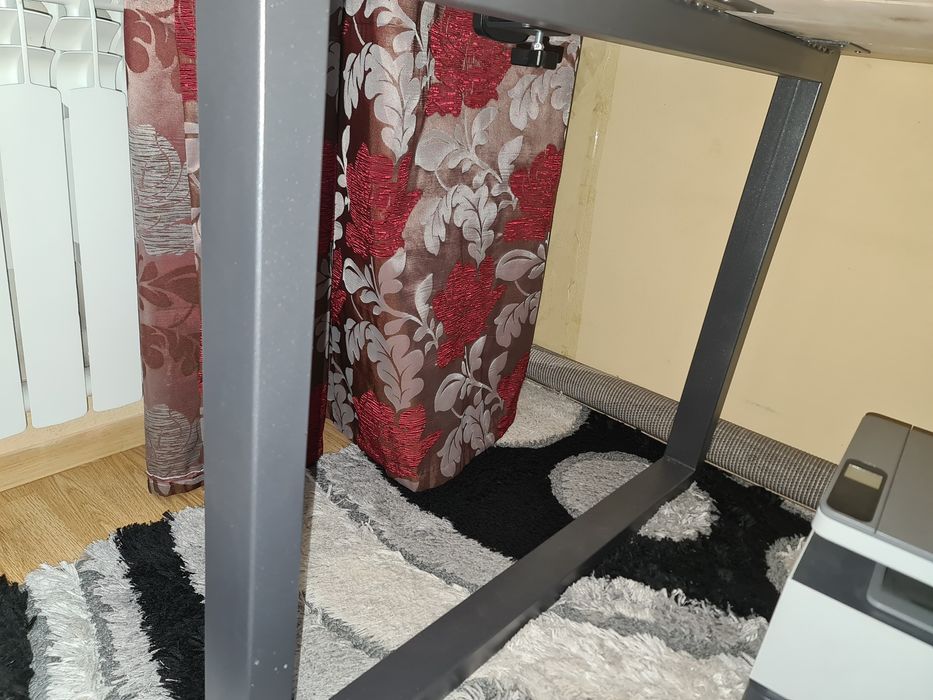 Стол под компьютер деревянный